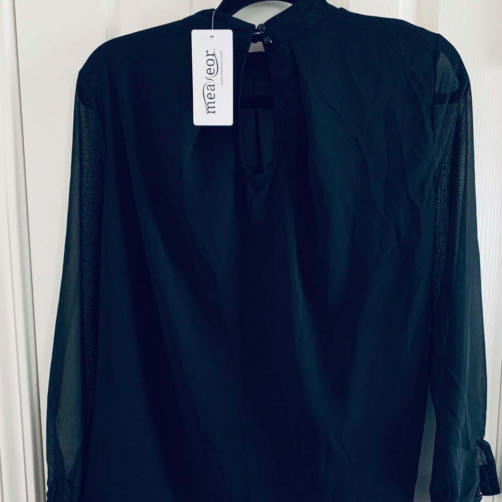 Elegant all Shear top and front and back lined.